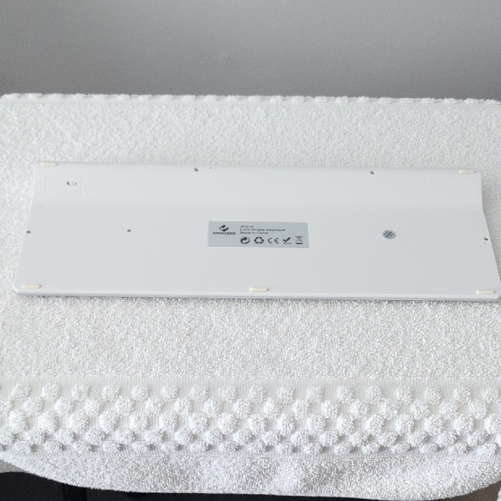 Wireless Silver Keyboard and Mouse Set - Picture 4 of 8
